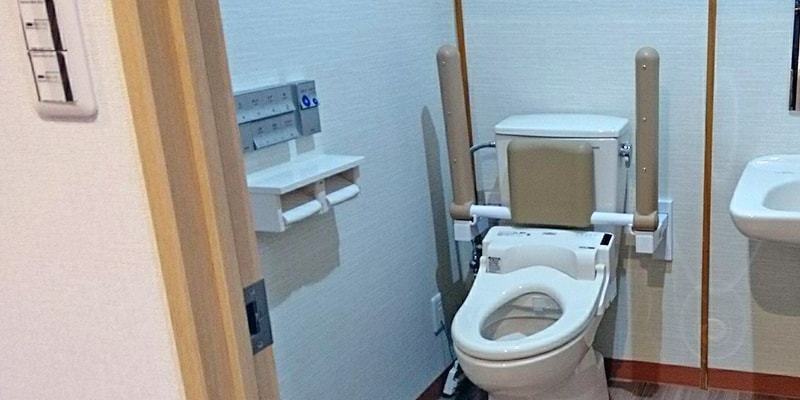 トイレ部分修繕後