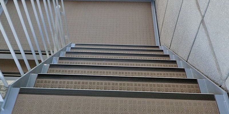 階段リフォーム後